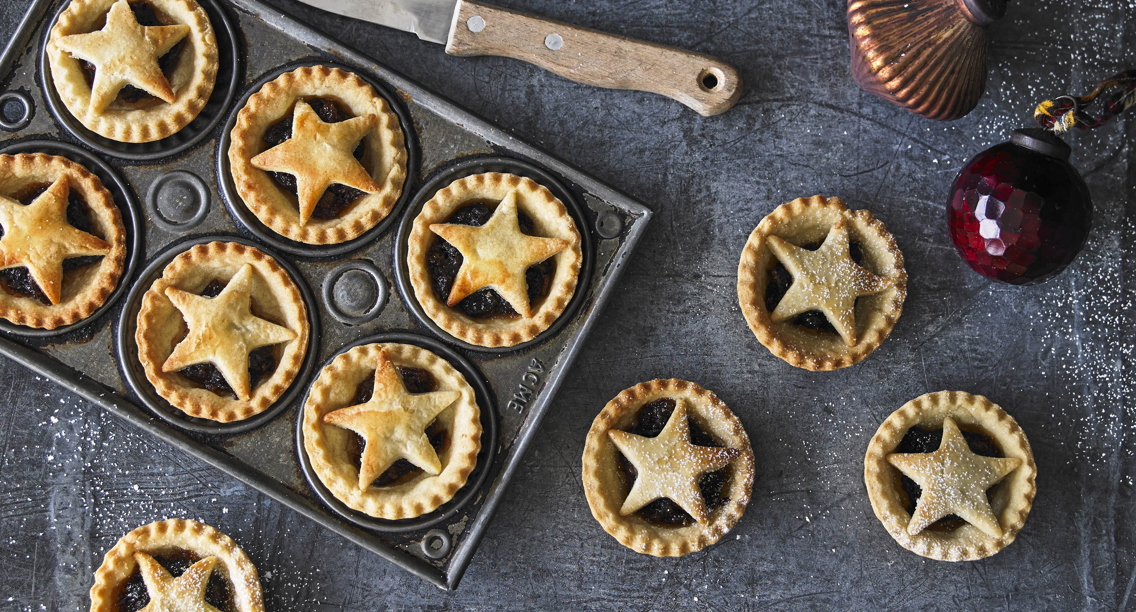 FAMOUSLY FESTIVE MINCE PIES – Mrs Crimbles