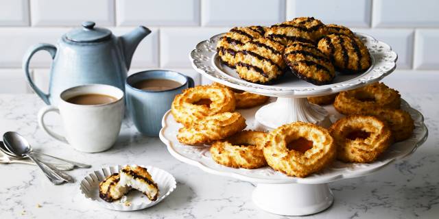 Macaroons, Rings + Cakes