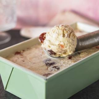 Almond & cherry bakewell ice cream