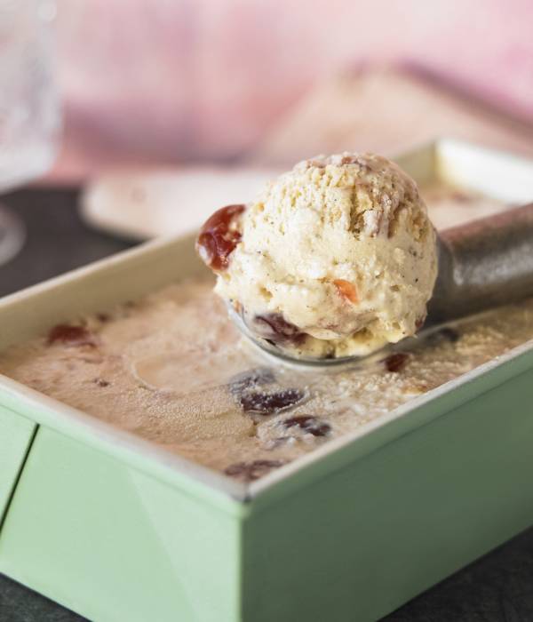 Almond & cherry bakewell ice cream