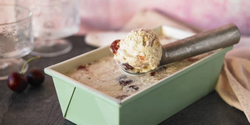 Almond & cherry bakewell ice cream